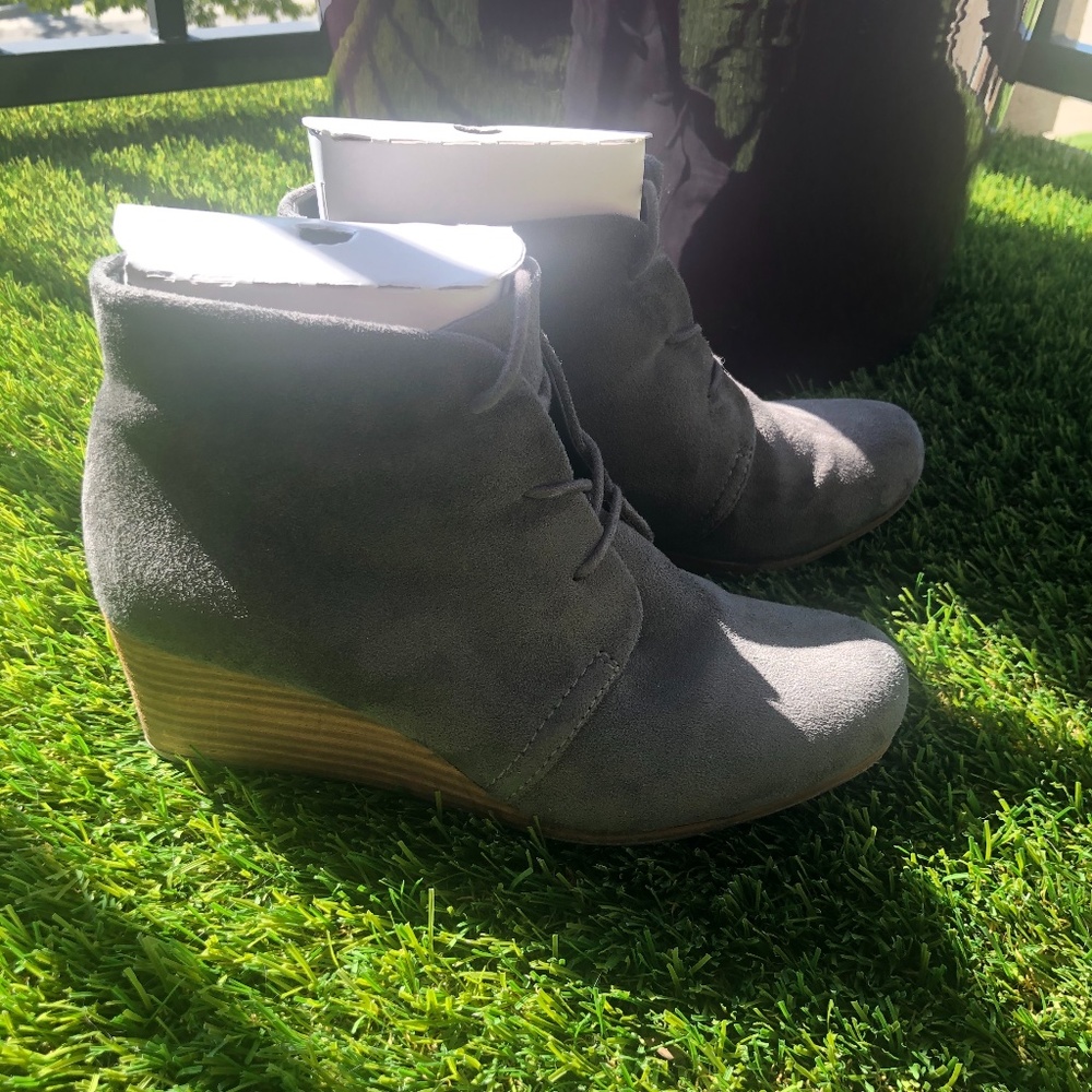 Dr. Scholl's Dakota wedge ankle boots, size 6